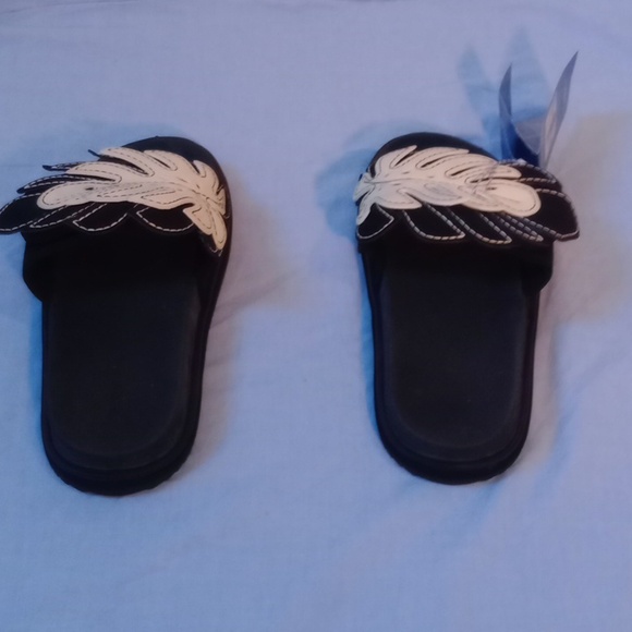 FARM Rio Black and Cream Tropical Sandals, Size 9 - Picture 4 of 6